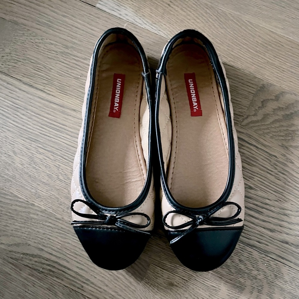UNIONBAY Quilted Leather Ballet Slip On Flats. Size: 6.